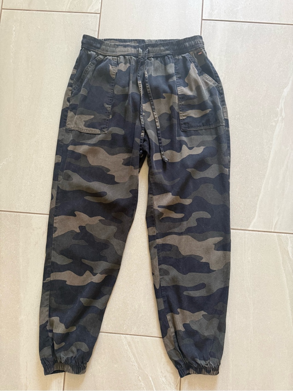 PINK Victoria’s Secret Camo Jogger Pants Size M Drawstring Elastic Waist